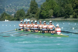 Der Frauenachter im Vorlauf bei der WM in Aiguebelette: Steuerfrau Laura Schwensen, Ronja Schütte, Michaela Schmidt, Daniela Schultze, Charlotte Reinhardt, Alexandra Höffgen, Stella Bleich, Anne Becker und Julia Wärmer.